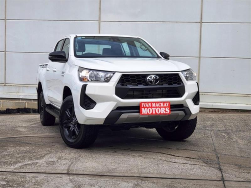 2025 TOYOTA HILUX DOUBLE CAB P/UP SR (4x4) GUN126R RC