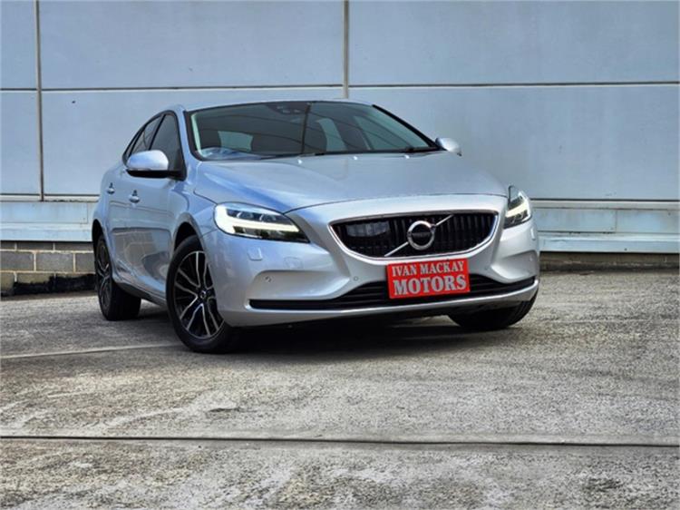 2018 VOLVO V40 5D HATCHBACK T3 MOMENTUM M MY18